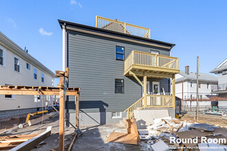 43 Wright Ave, Unit 2 in Medford, MA - Foto de edificio - Building Photo