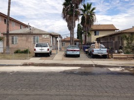 Winona Avenue Cottages Apartments