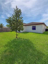 11915 SW 241 Ter in Princeton, FL - Foto de edificio - Building Photo