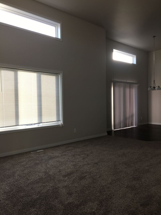 4559 Blue Stem Way in Moorhead, MN - Building Photo - Building Photo
