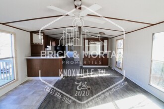 325 Rockford Cedar St in Rockford, TN - Foto de edificio - Building Photo