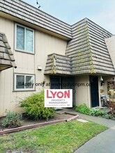 3203 Vía Grande in Sacramento, CA - Building Photo - Building Photo