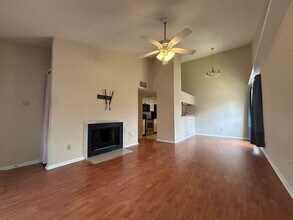 8055 Cambridge St in Houston, TX - Building Photo - Building Photo