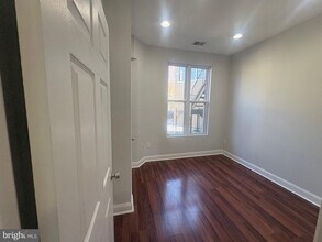 543 Florida Ave NW in Washington, DC - Foto de edificio - Building Photo