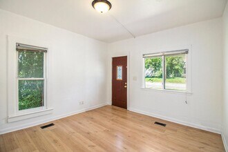 1017 N Martin Luther King Jr Blvd in Lansing, MI - Building Photo - Building Photo