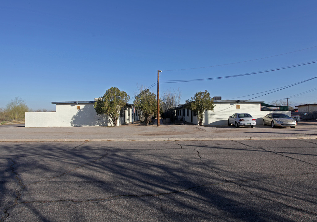 701-711 E Alvord Rd in Tucson, AZ - Building Photo