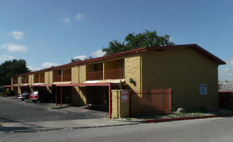 112 Siesta Ln in San Antonio, TX - Building Photo