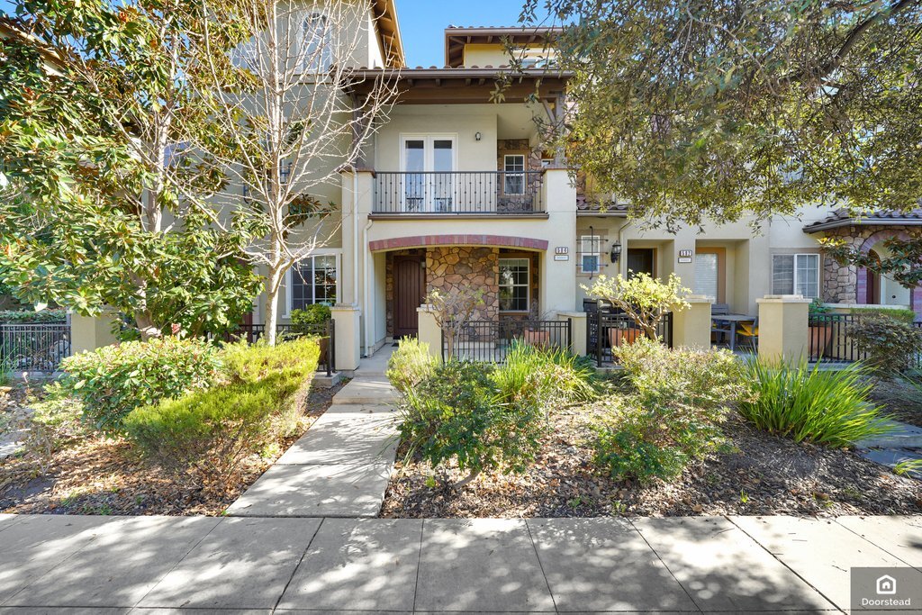 584 De Guigne Dr in Sunnyvale, CA - Building Photo