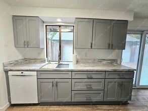 2112 NE 33rd St in Gresham, OR - Building Photo - Building Photo