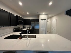 389 NW 10th St in Florida City, FL - Building Photo - Building Photo