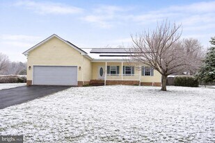 220 Barnes Blvd in Colonial Beach, VA - Building Photo