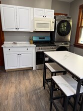 170 Walker Hill Rd in Groton, CT - Building Photo - Building Photo