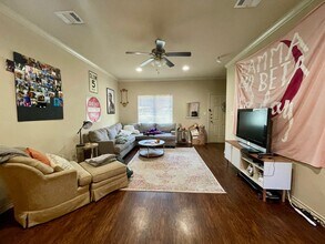BEAUTIFUL 2/2.5 in Gateway Villas! August  in College Station, TX - Building Photo - Building Photo