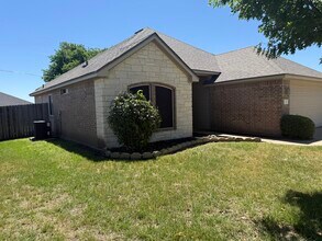 1123 Neuberry Cliffe in Temple, TX - Building Photo - Building Photo