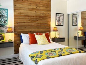 335 Ocean Dr in Miami Beach, FL - Building Photo - Building Photo