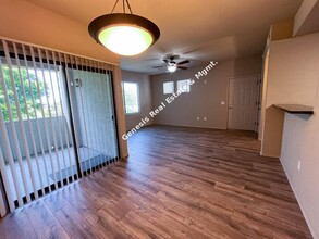 2550 E River Rd in Tucson, AZ - Foto de edificio - Building Photo