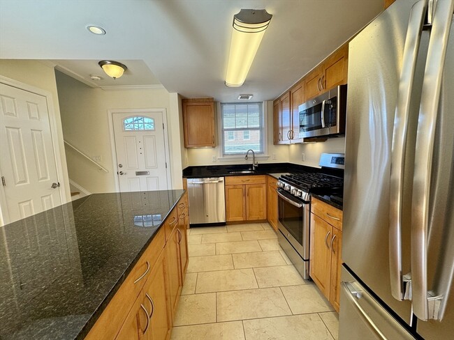 585 VFW Parkway in Brookline, MA - Building Photo - Building Photo
