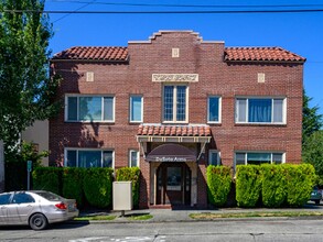 DeSoto Arms Apartments in Seattle, WA - Building Photo - Building Photo