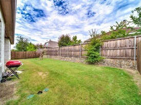 401 Lake Cove Dr in Little Elm, TX - Building Photo