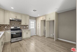 6717 Cedros Ave in Los Angeles, CA - Building Photo - Building Photo