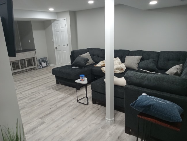 property at 609 S Avon Ct