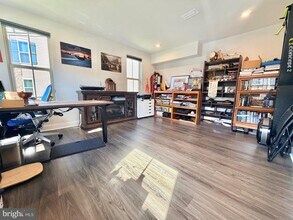 8627 Satinwood Dr in Frederick, MD - Building Photo - Building Photo