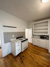 148 Fifth St. Unit 2, Unit 2 in Cambridge, MA - Foto de edificio - Building Photo