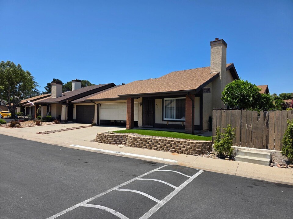 14216 Lost Dutchman Dr in Poway, CA - Building Photo