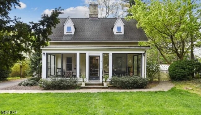 property at 8 Franklin Pl