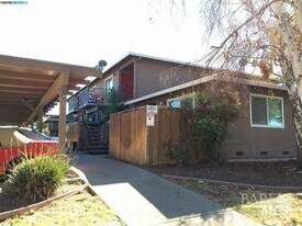 27 S 3rd St, Unit 6 in Rio Vista, CA - Building Photo