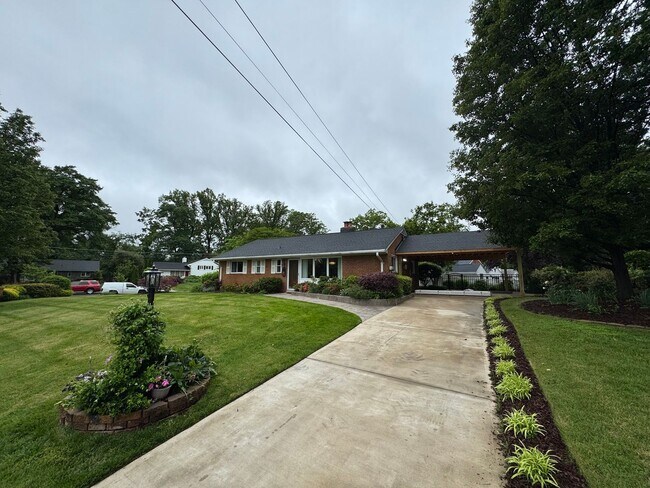 5413 Ives Pl in Springfield, VA - Building Photo - Building Photo