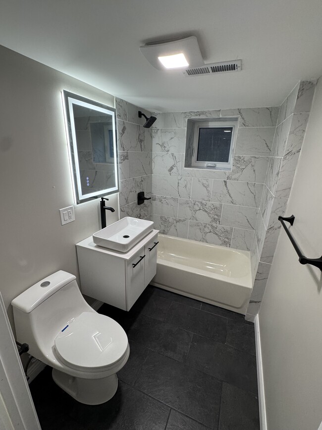 1647 S Central Park Ave, Unit Garden unit in Chicago, IL - Building Photo - Building Photo