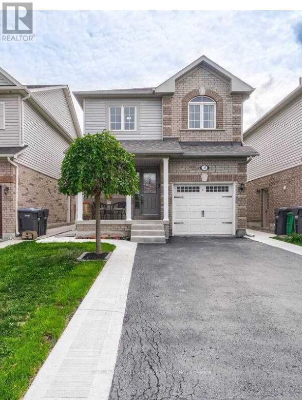 32 Ridgemore Crescent