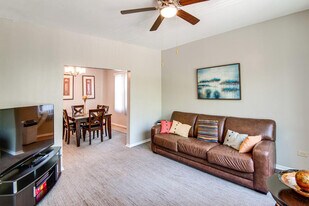 7353 S Kenwood Ave in Chicago, IL - Building Photo