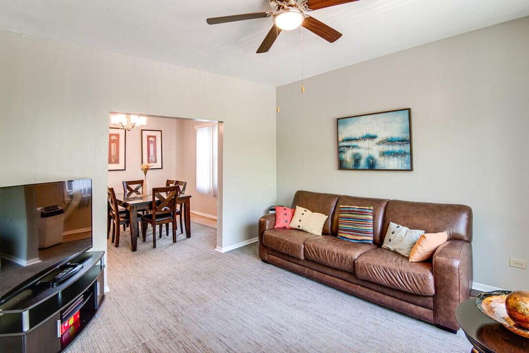 7353 S Kenwood Ave in Chicago, IL - Building Photo