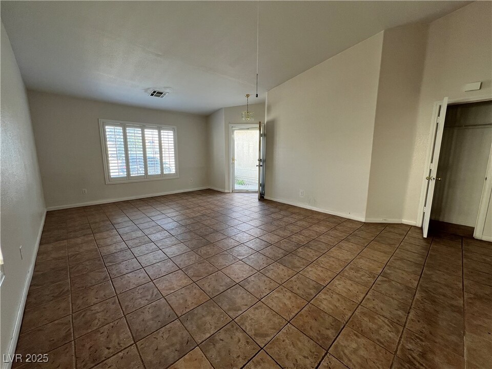 1921 Cam Mirada in North Las Vegas, NV - Building Photo
