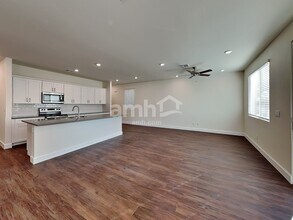 831 Longwood Gdns St in Las Vegas, NV - Building Photo - Building Photo
