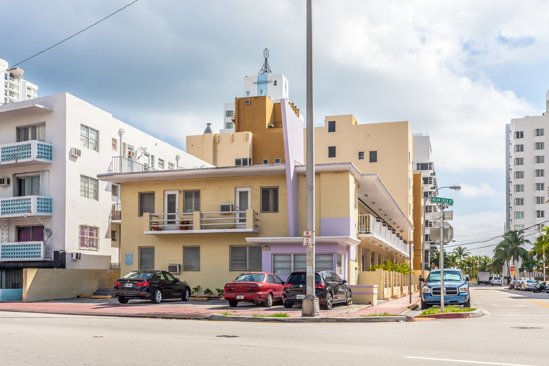 Sofia Apartments in Miami Beach, FL - Building Photo