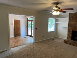 5629 Kuykendall Rd in Charlotte, NC - Building Photo - Building Photo
