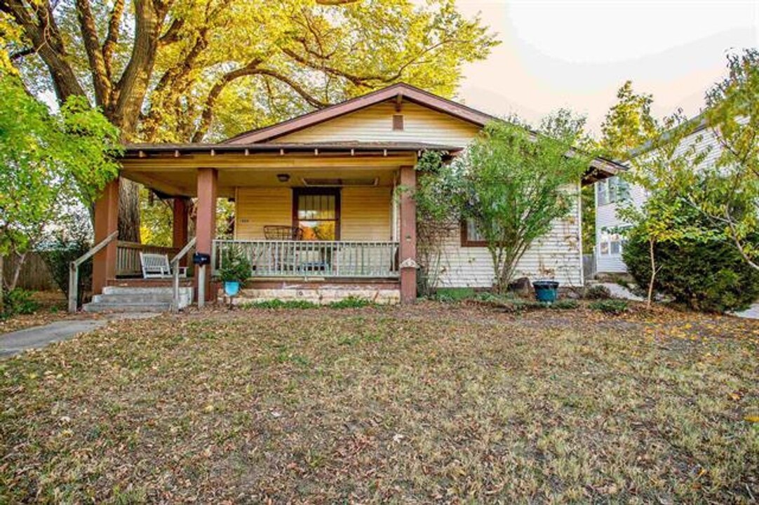 1609 W Cherokee Ave in Enid, OK - Building Photo