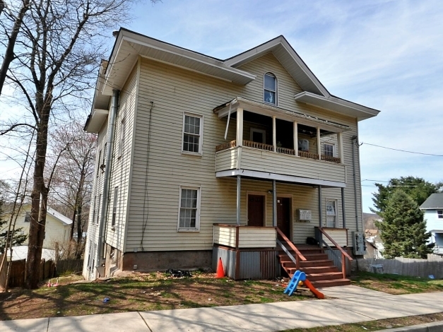 243 Crown St in Meriden, CT - Building Photo