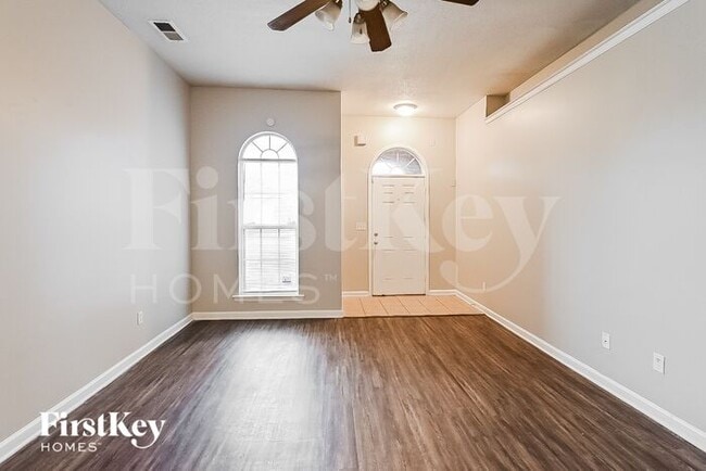 5599 Queens Ring Cove in Memphis, TN - Foto de edificio - Building Photo