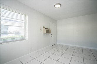 7821 Carlyle Ave in Miami Beach, FL - Building Photo - Building Photo