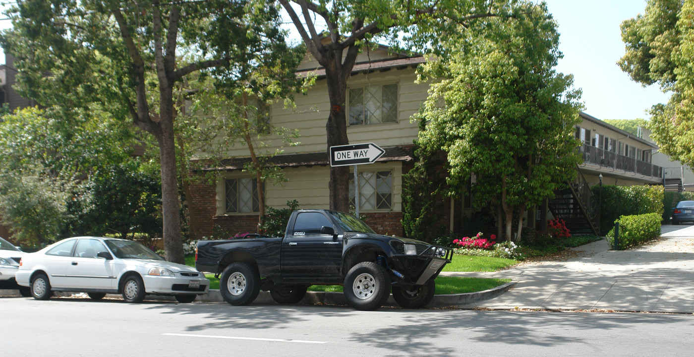 261 Hudson Ave in Pasadena, CA - Foto de edificio