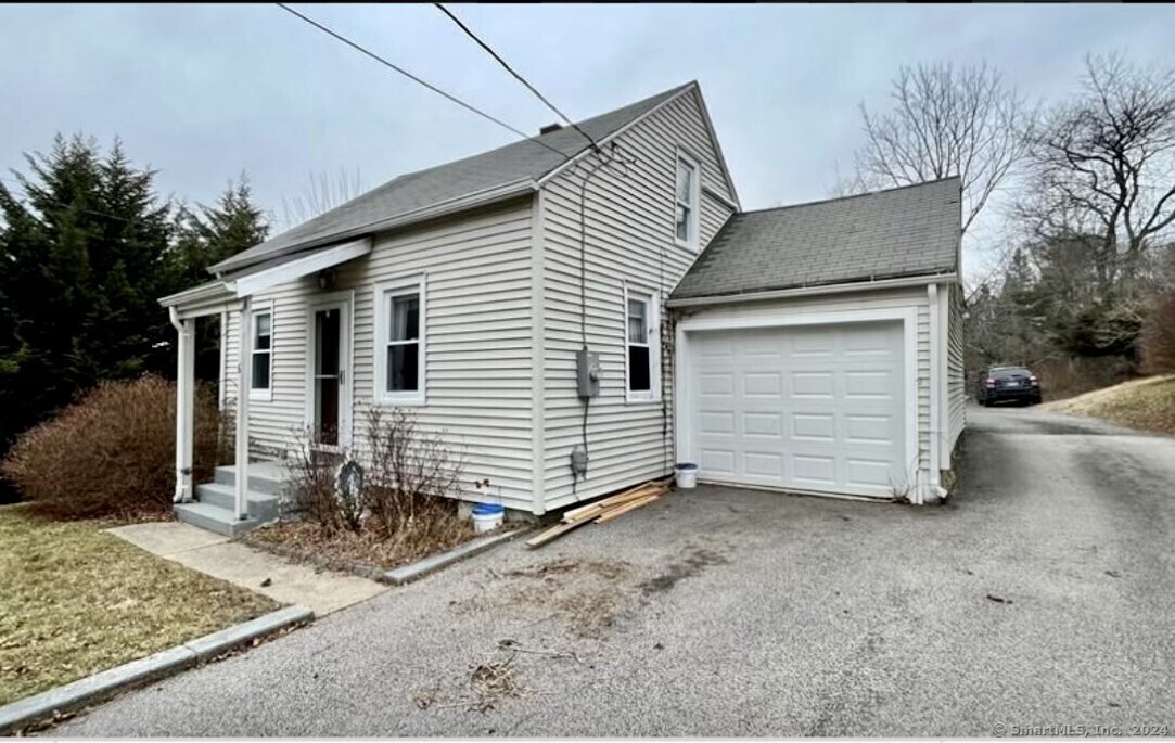 6 Burgeville Ct in Groton, CT - Building Photo