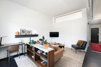 550 W Juneau Ave-Unit -ID1379009P in Milwaukee, WI - Foto de edificio - Building Photo