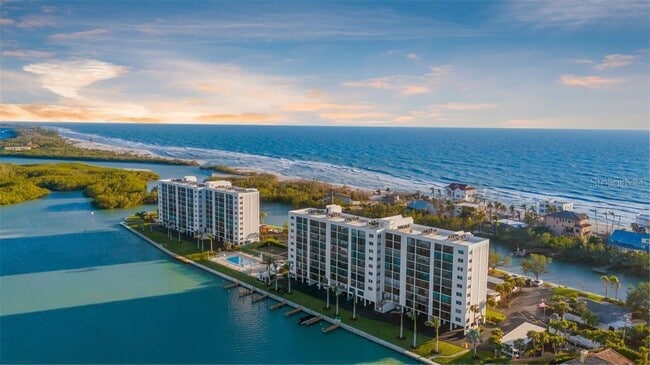 9397 Midnight Pass Rd in Sarasota, FL - Building Photo - Building Photo