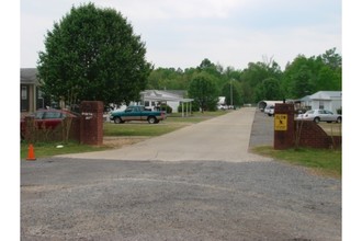 Duck Haven Mobile Home Community in Texarkana, TX - Building Photo - Building Photo