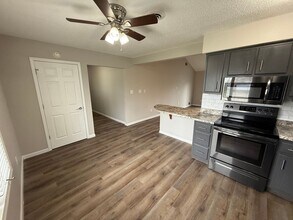 6328 Neighbor Dr in Fort Wayne, IN - Foto de edificio - Building Photo