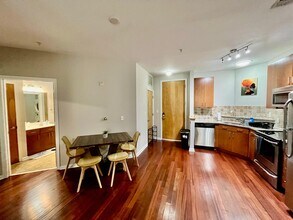 898 Oak St SW in Atlanta, GA - Building Photo - Building Photo